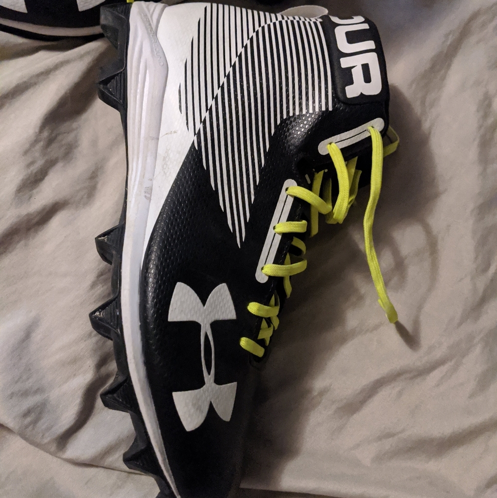 UNDER ARMOUR BOUND Baseball Cleats SZ 11 Black Whi
